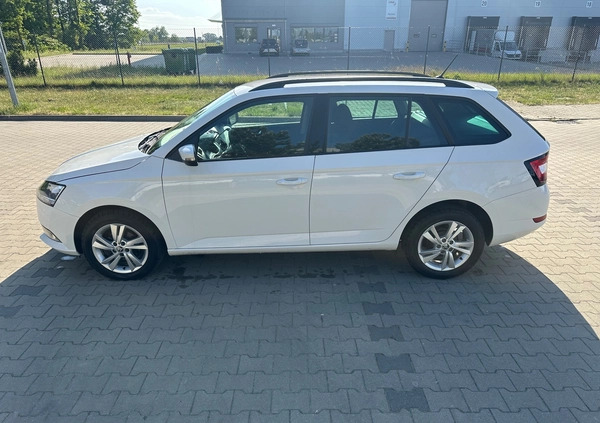 Skoda Fabia cena 32000 przebieg: 88500, rok produkcji 2019 z Lwówek małe 37